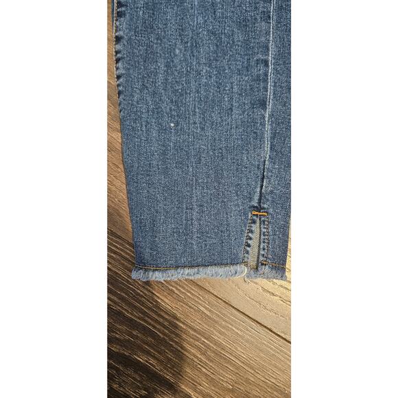 Kensie Cropped Frayed Denim Stretch Jeans - Picture 2 of 6
